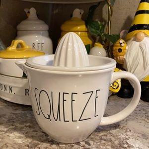 RAE DUNN SQUEEZE JUICER